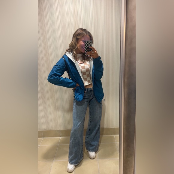 Meet your Posher, Cassidy - Picture 5 of 7